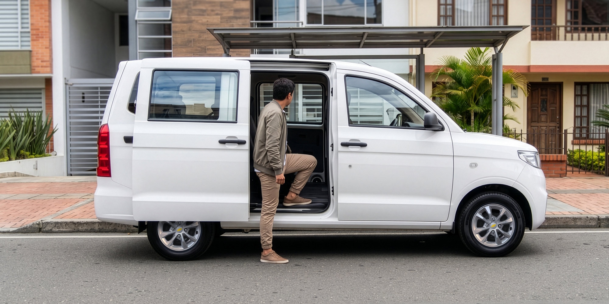 Chevrolet N400 pasajeros: puertas laterales deslizantes