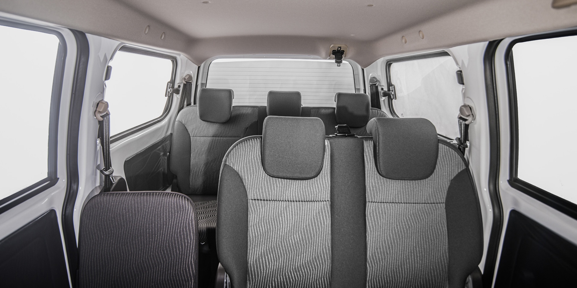 Chevrolet N400 pasajeros: asientos reclinables y deslizables